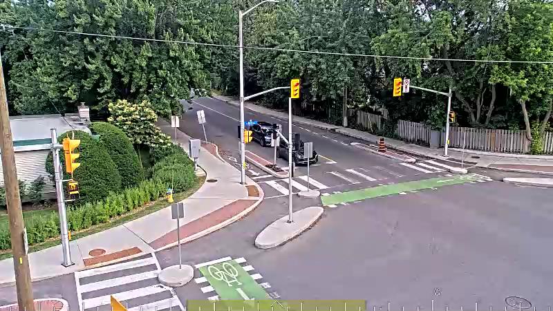 Traffic camera image at 2025-06-30 23:21:34