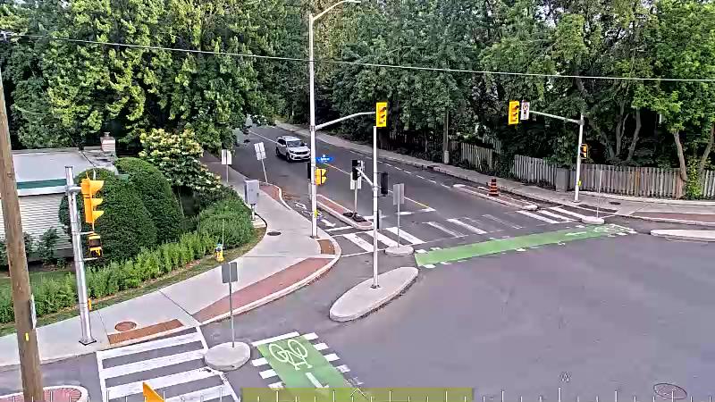 Traffic camera image at 2025-06-30 23:31:43