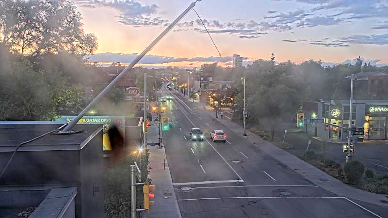 Traffic camera image at 2025-08-25 00:11:22