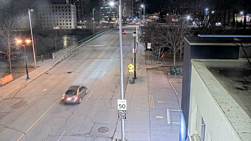 Traffic camera image at 2025-04-25 07:00:56