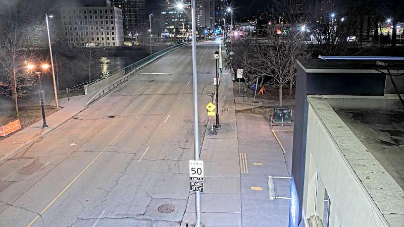 Traffic camera image at 2025-04-25 07:10:48