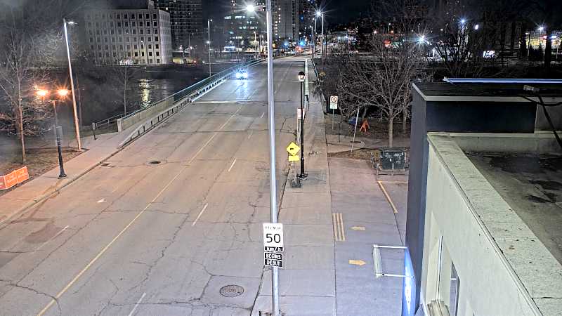 Traffic camera image at 2025-04-25 07:15:51