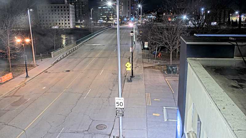 Traffic camera image at 2025-04-25 07:50:46