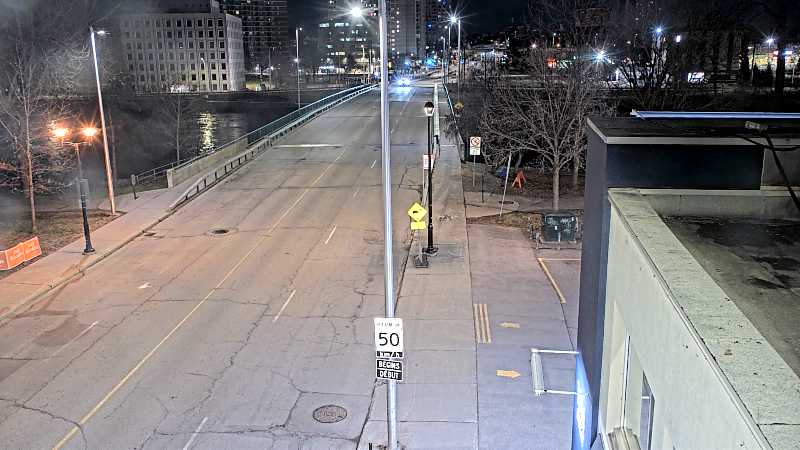 Traffic camera image at 2025-04-25 08:05:47