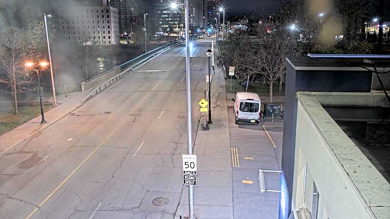 Traffic camera image at 2025-05-09 07:10:54