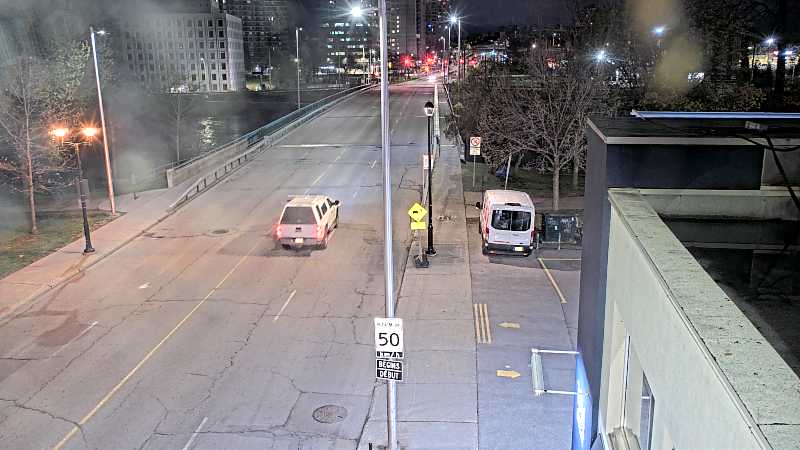 Traffic camera image at 2025-05-09 07:51:16