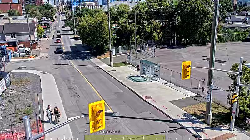 Traffic camera image at 2025-08-31 17:16:33