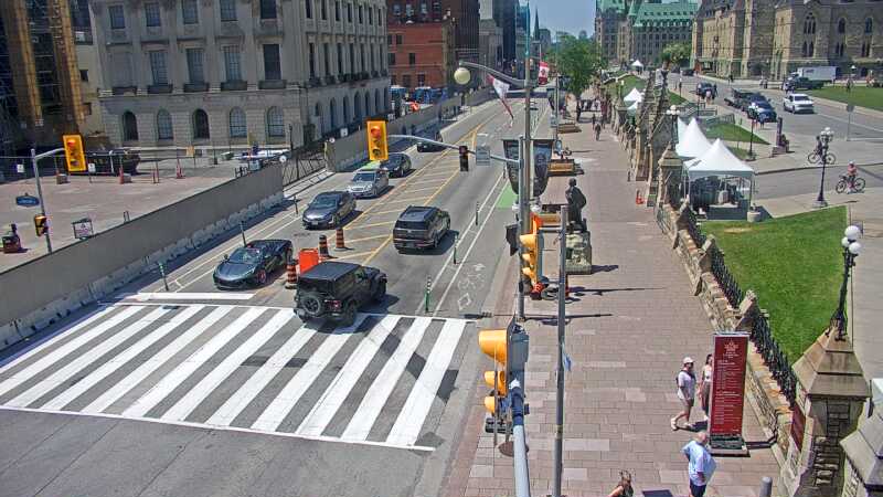 Traffic camera image at 2025-06-30 15:56:37