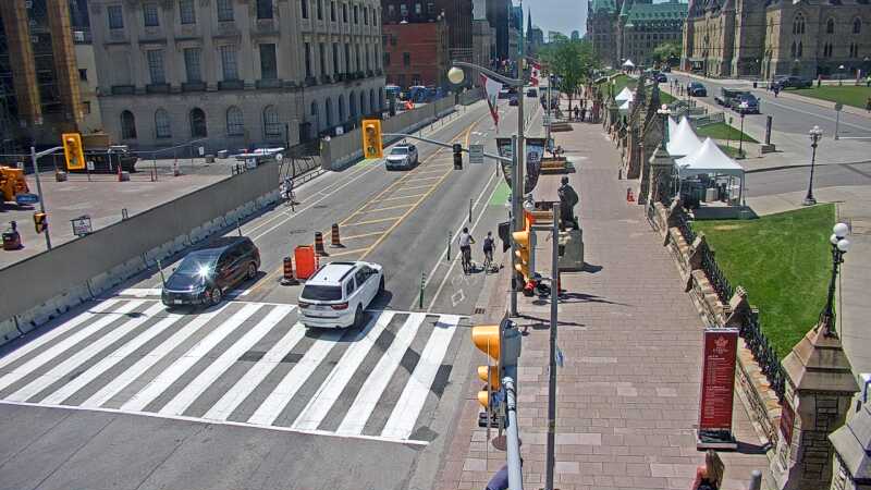Traffic camera image at 2025-06-30 16:51:24