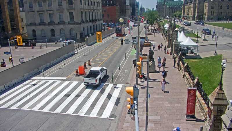 Traffic camera image at 2025-06-30 17:01:40