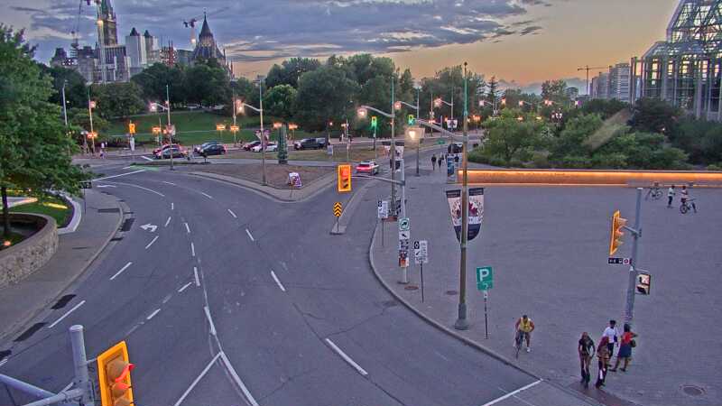 Traffic camera image at 2025-08-25 00:01:23