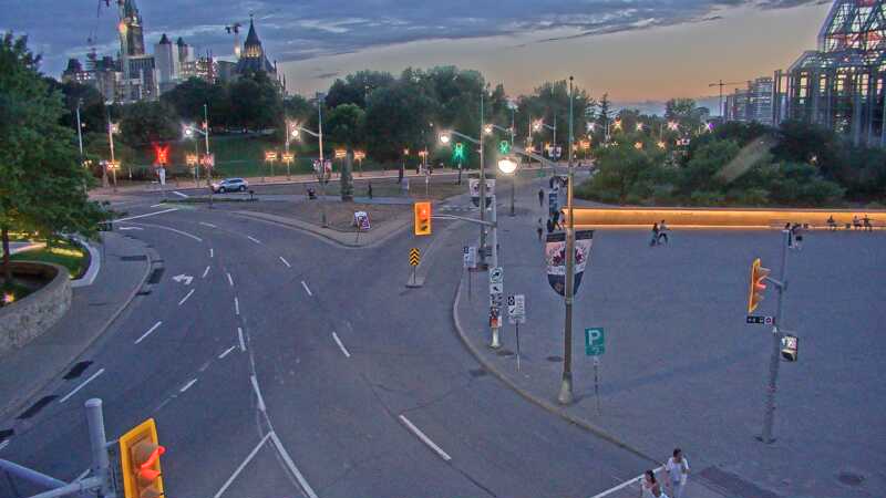 Traffic camera image at 2025-08-25 00:11:23