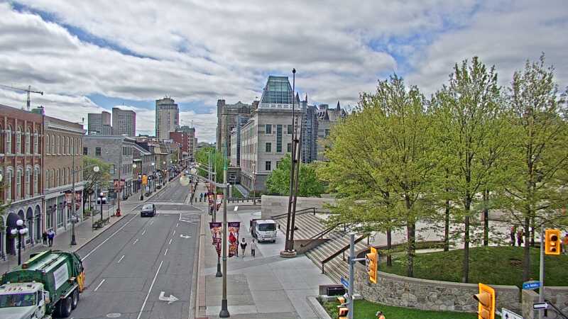 Traffic camera image at 2025-05-20 13:56:21