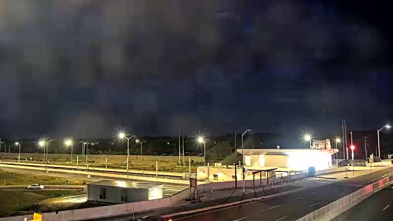 Traffic camera image at 2025-08-25 00:41:27