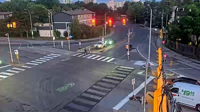 Traffic camera image at 2025-08-25 00:11:24