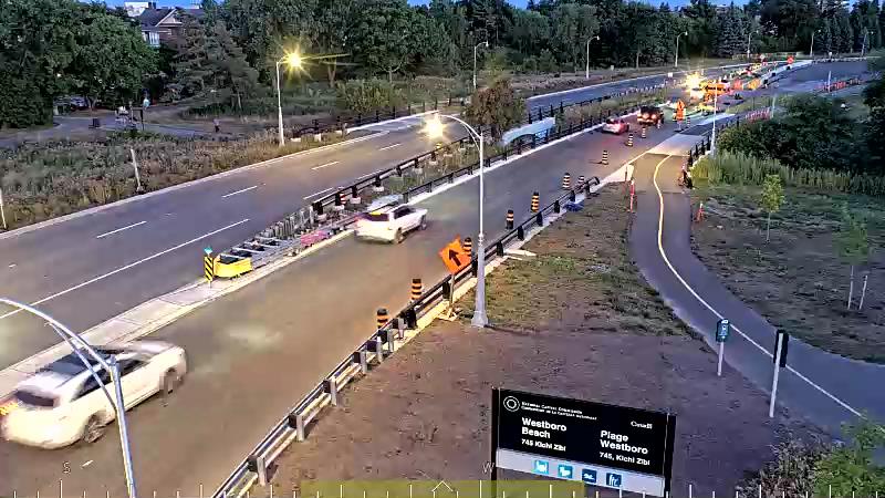 Traffic camera image at 2025-08-25 00:16:27