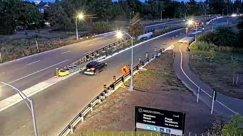 Traffic camera image at 2025-08-25 00:21:20