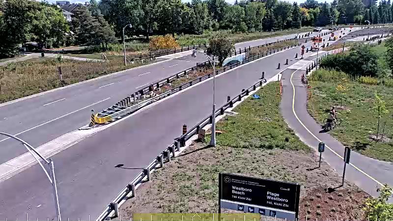 Traffic camera image at 2025-09-14 17:41:25