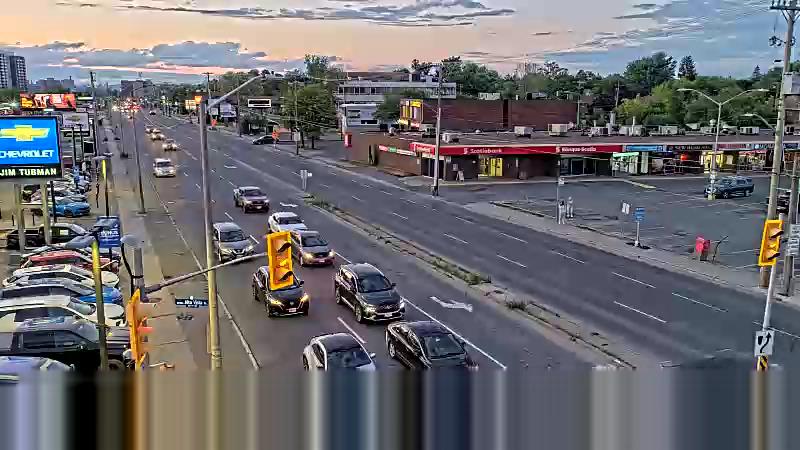 Traffic camera image at 2025-08-25 00:01:25