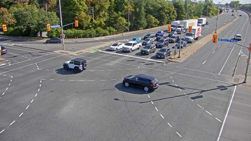 Traffic camera image at 2025-09-17 14:25:15