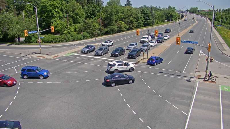 Traffic camera image at 2025-06-30 17:10:21