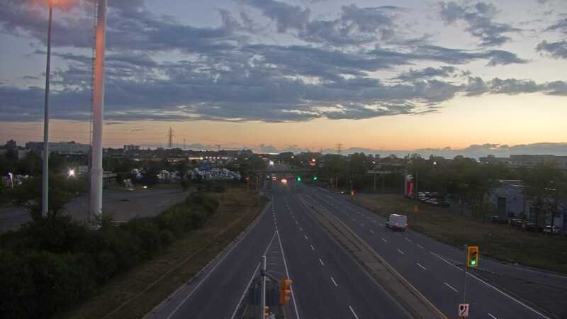 Traffic camera image at 2025-08-25 00:05:17