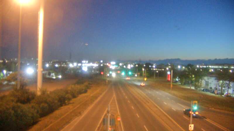 Traffic camera image at 2025-08-25 00:40:13