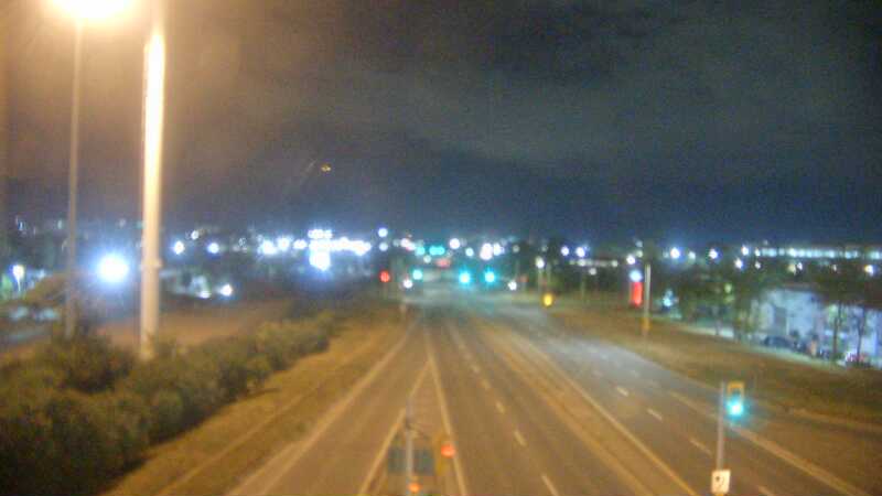 Traffic camera image at 2025-08-25 04:00:17