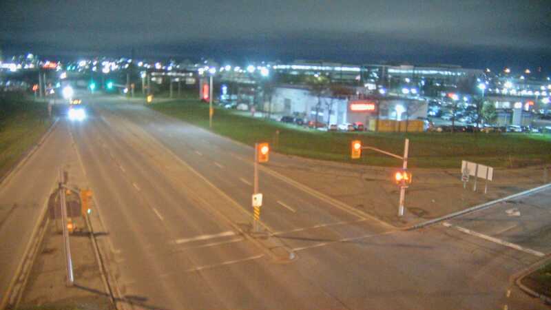 Traffic camera image at 2025-05-08 04:00:13