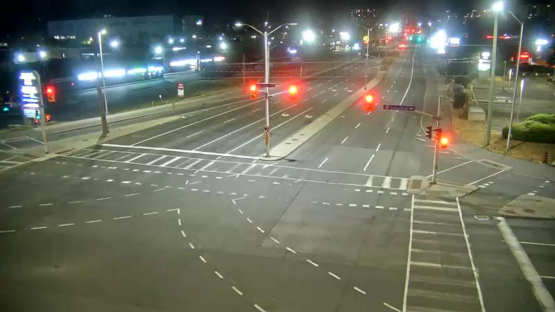 Traffic camera image at 2025-08-25 04:00:17