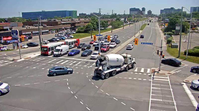 Traffic camera image at 2025-06-30 17:25:27