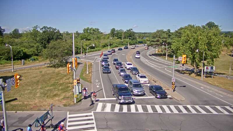 Traffic camera image at 2025-08-24 15:30:20