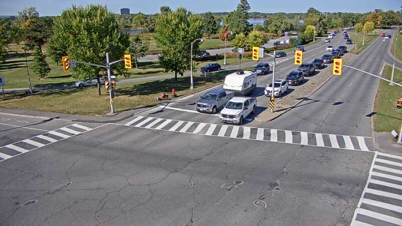 Traffic camera image at 2025-09-15 19:35:18