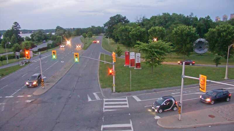 Traffic camera image at 2025-07-06 01:10:34