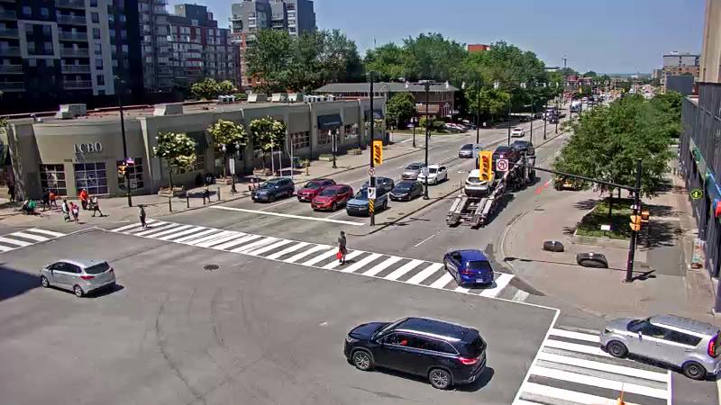 Traffic camera image at 2025-06-30 17:00:22