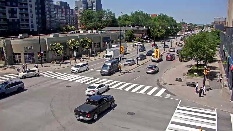 Traffic camera image at 2025-06-30 17:05:23