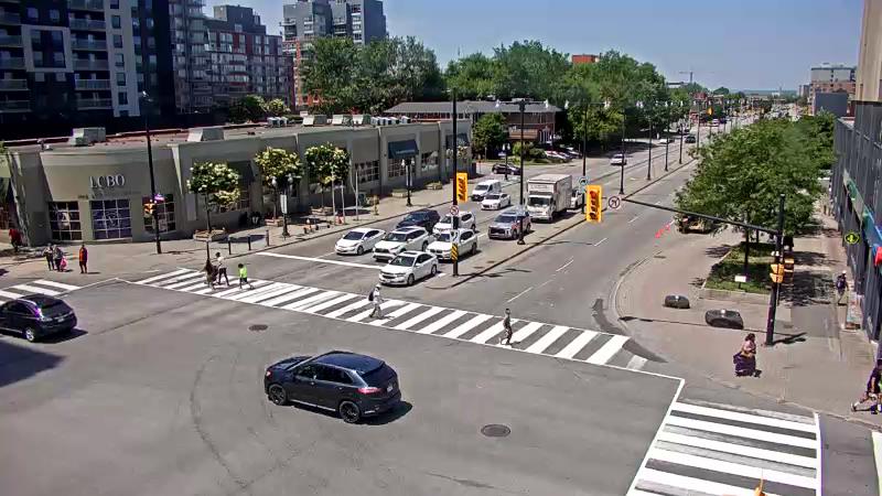 Traffic camera image at 2025-06-30 17:10:23