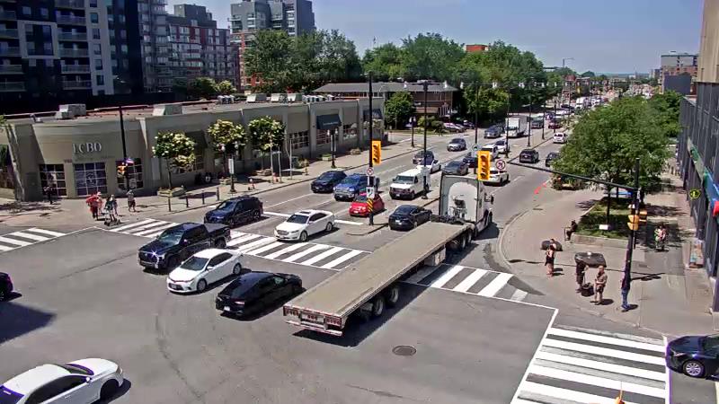 Traffic camera image at 2025-06-30 17:25:28