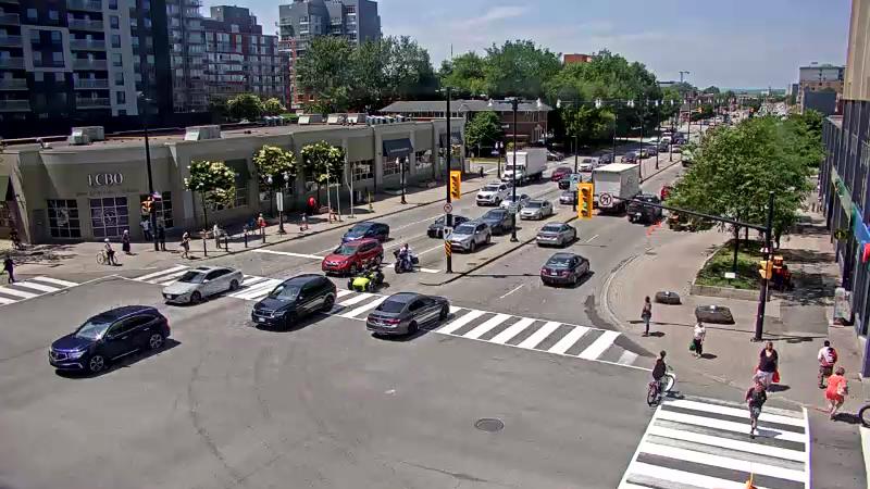 Traffic camera image at 2025-06-30 18:05:17
