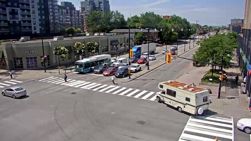 Traffic camera image at 2025-06-30 18:10:16