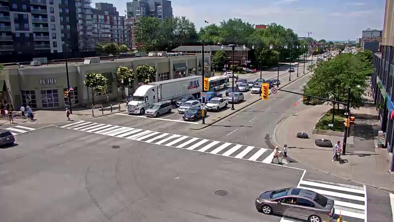 Traffic camera image at 2025-06-30 18:20:17