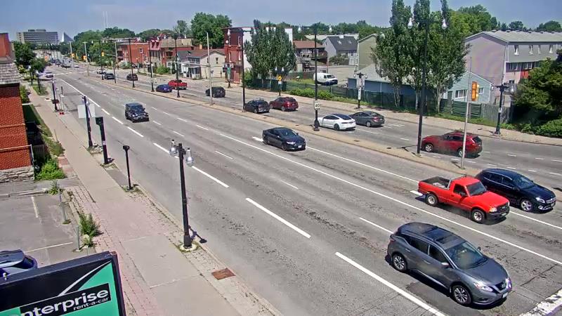 Traffic camera image at 2025-06-30 17:05:23