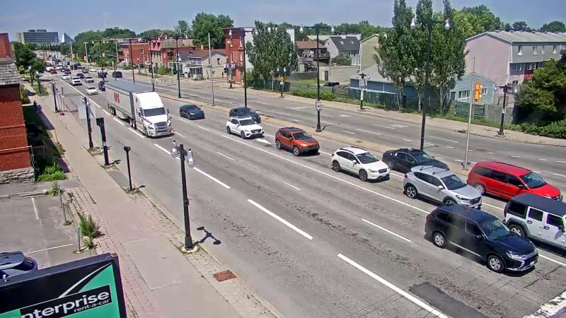 Traffic camera image at 2025-06-30 17:36:52