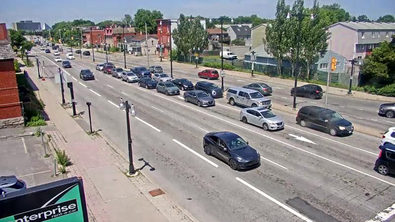 Traffic camera image at 2025-06-30 17:40:16