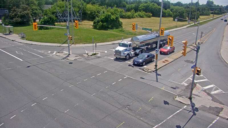 Traffic camera image at 2025-06-30 18:15:15