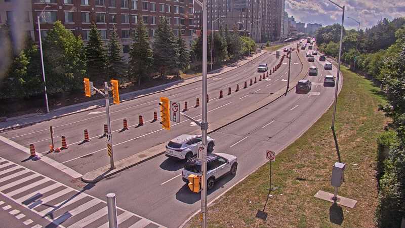 Traffic camera image at 2025-08-24 14:35:18