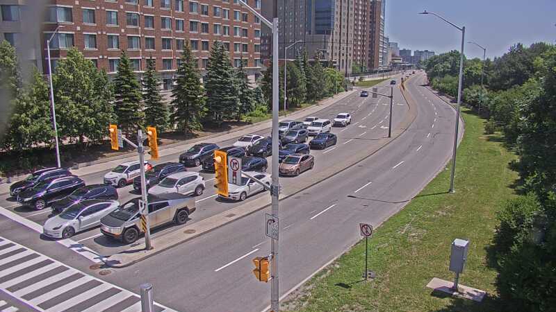 Traffic camera image at 2025-06-30 17:00:23