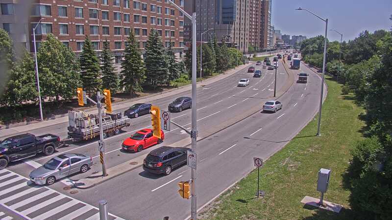 Traffic camera image at 2025-06-30 17:05:24