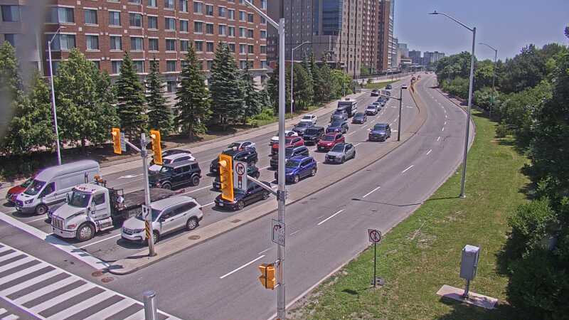 Traffic camera image at 2025-06-30 17:10:24