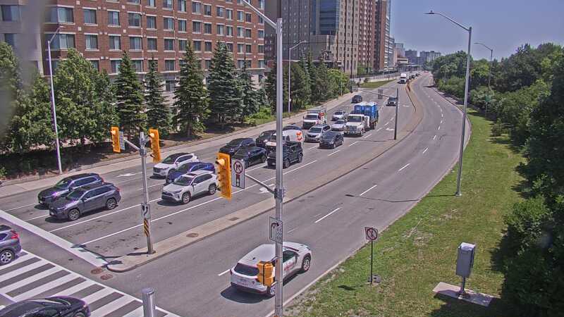 Traffic camera image at 2025-06-30 17:20:27